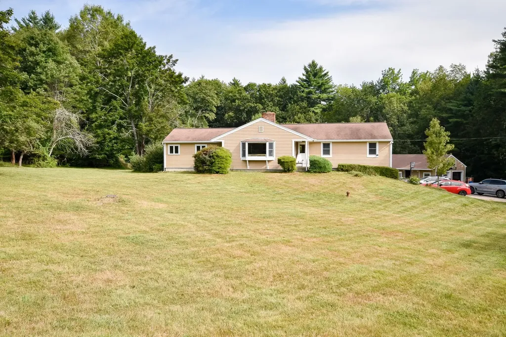 8 Moharimet Drive Madbury NH 03823-7515
