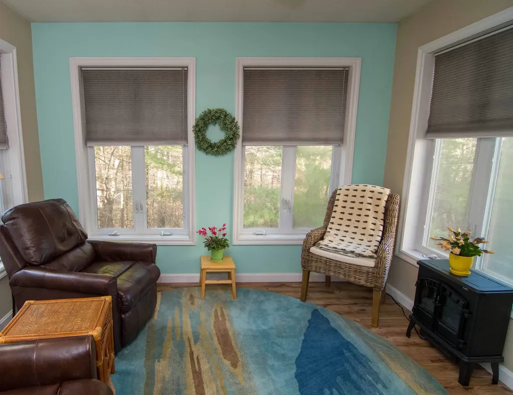 20 Locksley Lane Raymond NH 03077