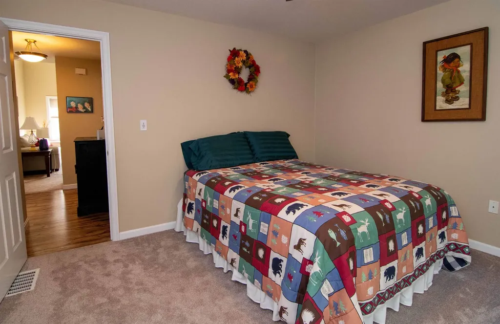 20 Locksley Lane Raymond NH 03077