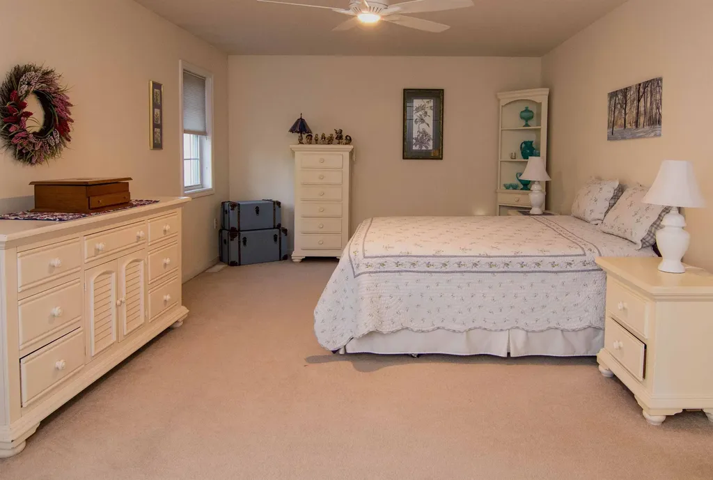 20 Locksley Lane Raymond NH 03077