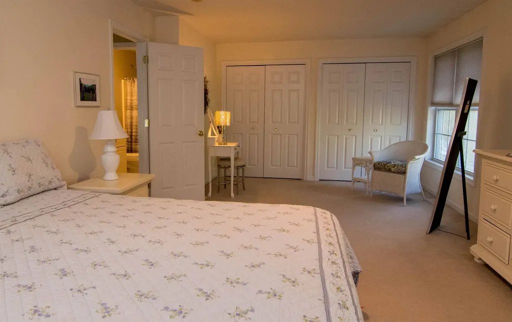 20 Locksley Lane Raymond NH 03077