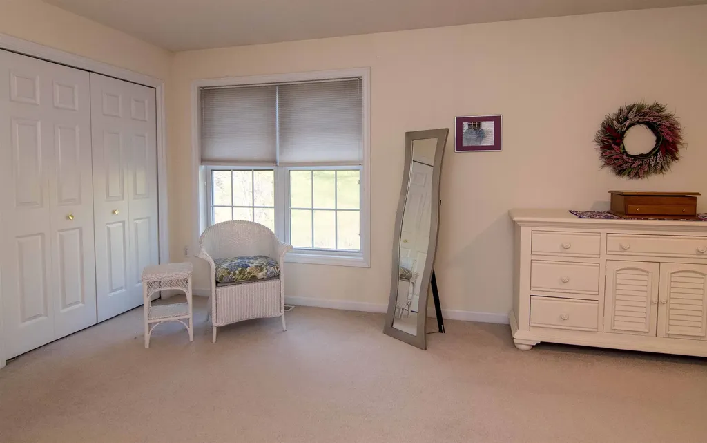 20 Locksley Lane Raymond NH 03077