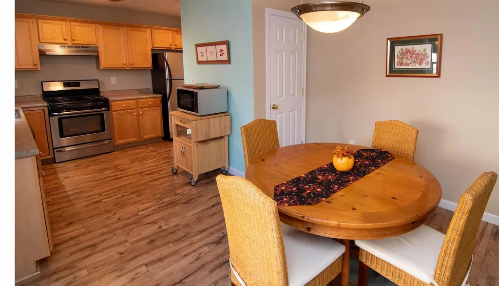 20 Locksley Lane Raymond NH 03077