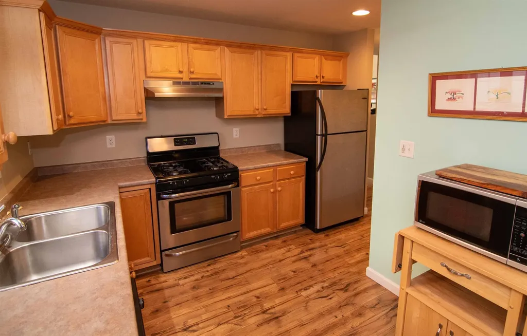 20 Locksley Lane Raymond NH 03077