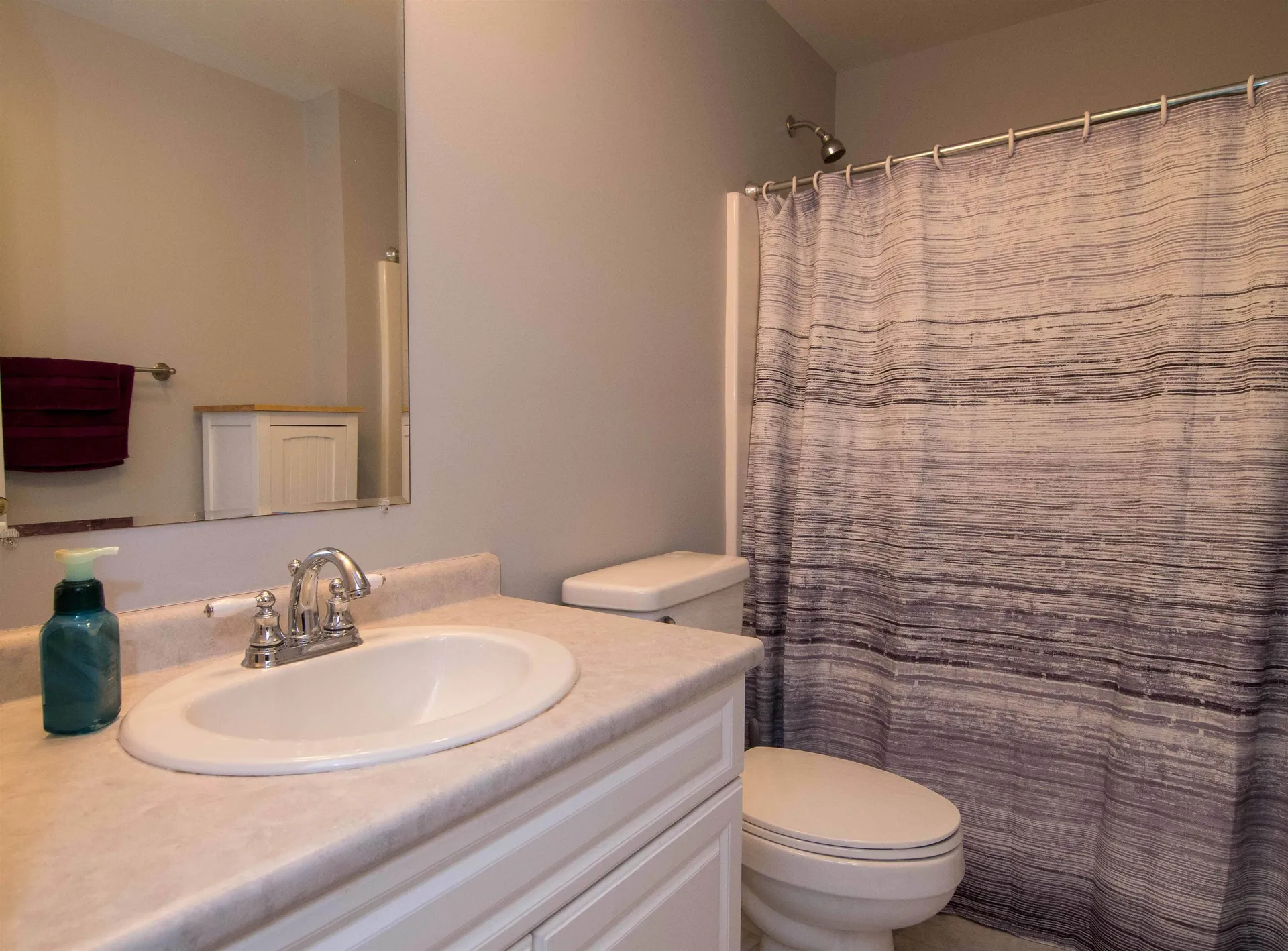 20 Locksley Lane Raymond NH 03077