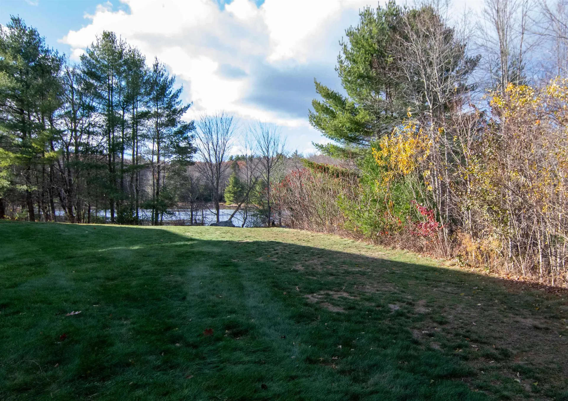 20 Locksley Lane Raymond NH 03077