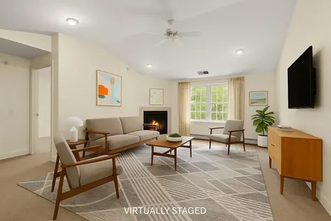 4 Crestview Circle Londonderry NH 03053