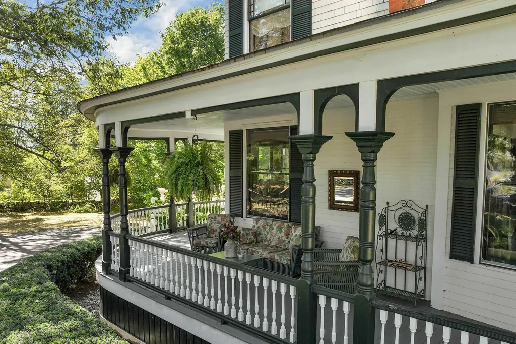 222 N. Main Street Wolfeboro NH 03894