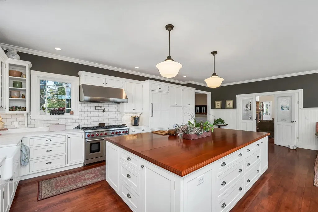 222 N. Main Street Wolfeboro NH 03894