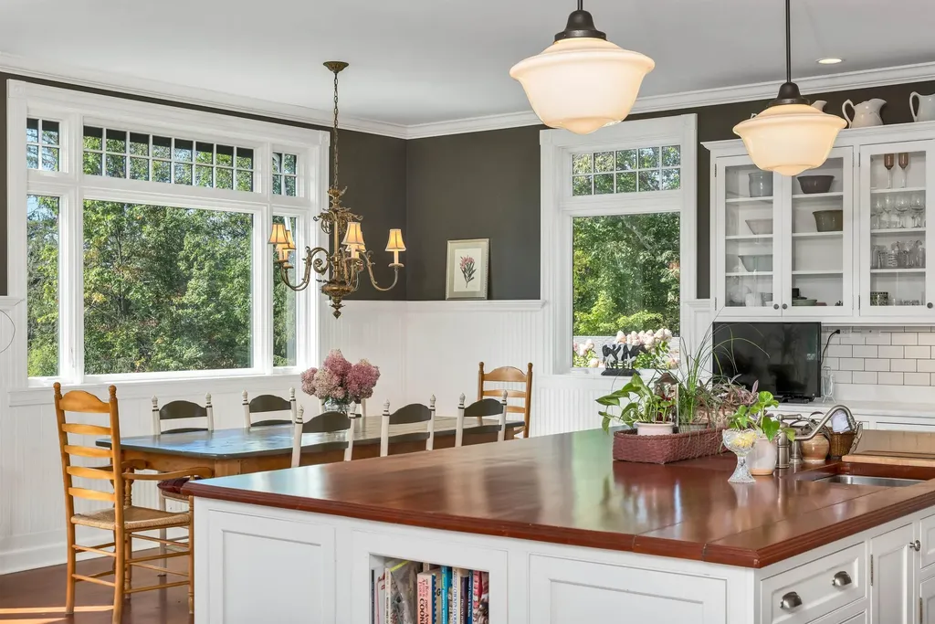 222 N. Main Street Wolfeboro NH 03894