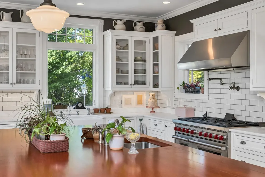 222 N. Main Street Wolfeboro NH 03894