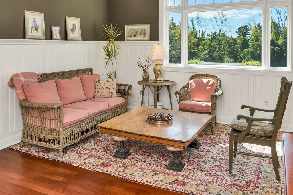 222 N. Main Street Wolfeboro NH 03894