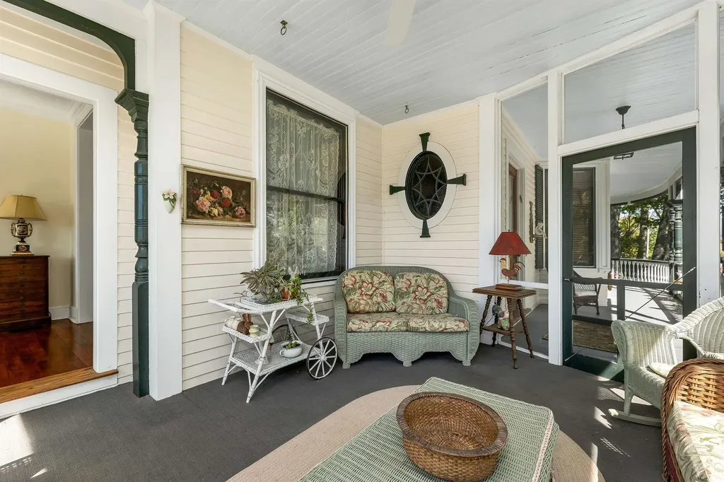 222 N. Main Street Wolfeboro NH 03894