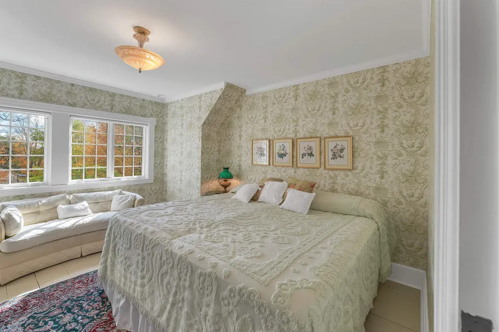 222 N. Main Street Wolfeboro NH 03894