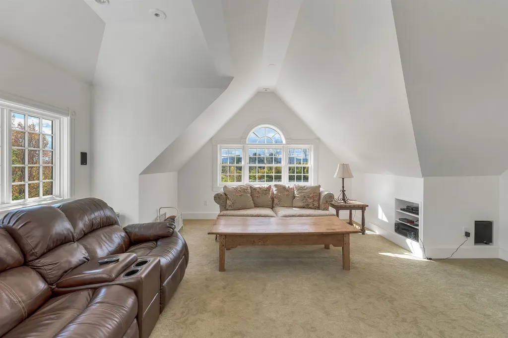 222 N. Main Street Wolfeboro NH 03894