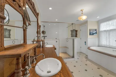 222 N. Main Street Wolfeboro NH 03894