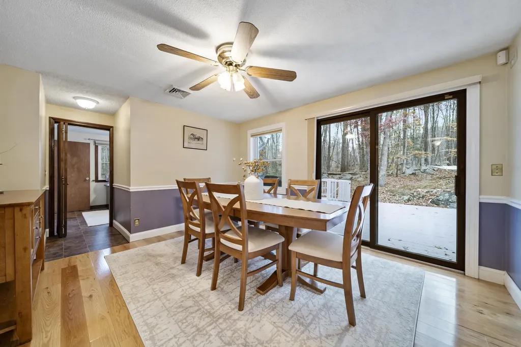 22 Winter Hill Road Goffstown NH 03045