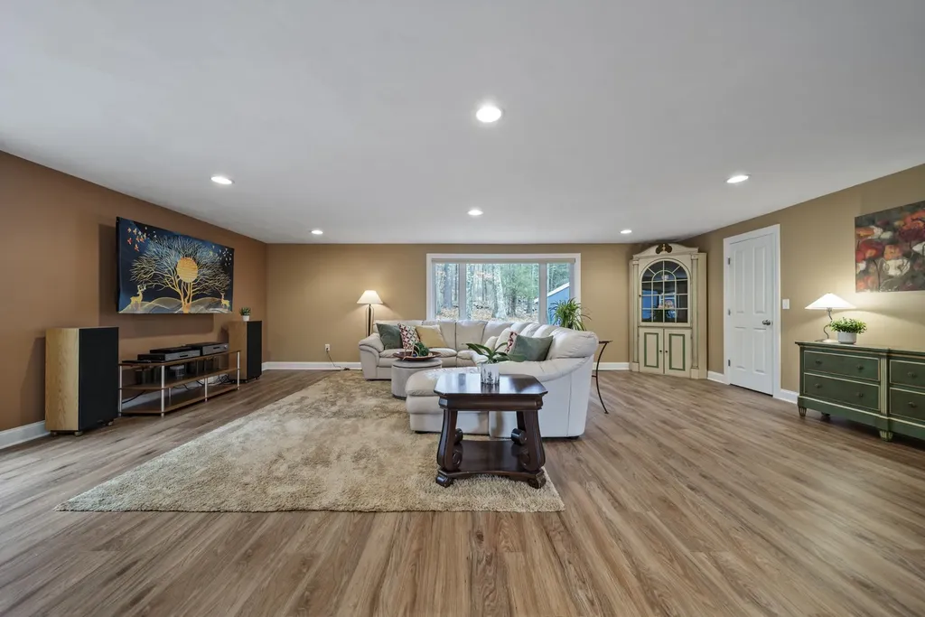 22 Winter Hill Road Goffstown NH 03045