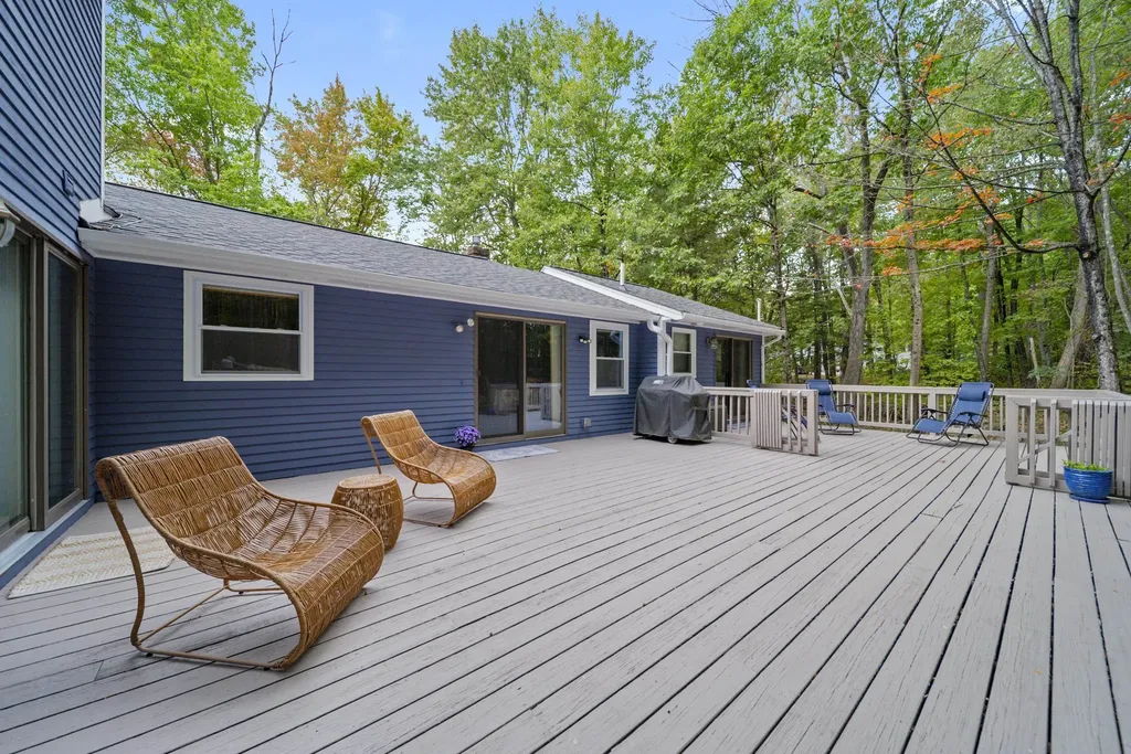 22 Winter Hill Road Goffstown NH 03045