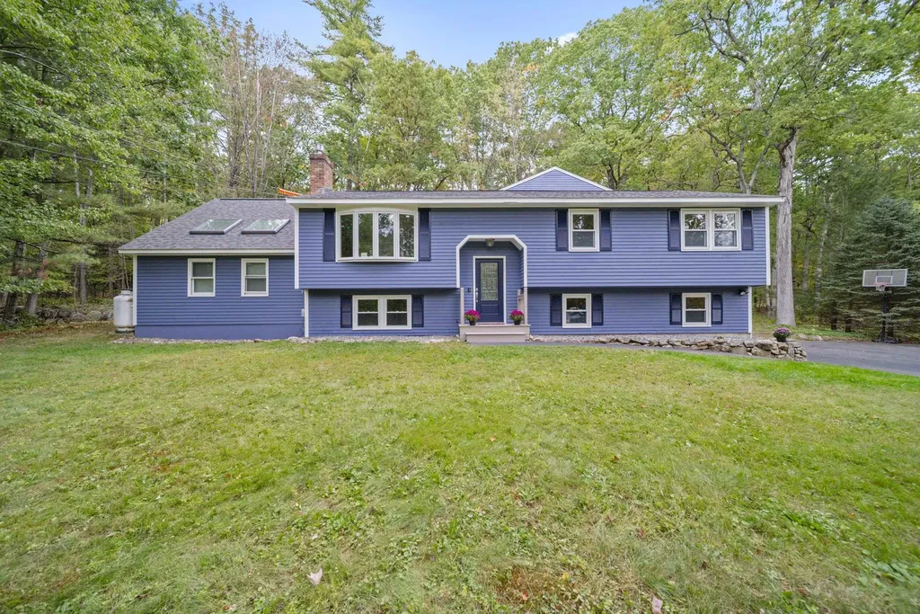22 Winter Hill Road Goffstown NH 03045