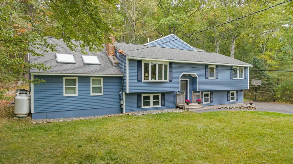 22 Winter Hill Road Goffstown NH 03045