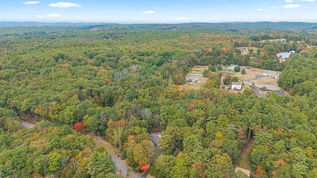 22 Winter Hill Road Goffstown NH 03045