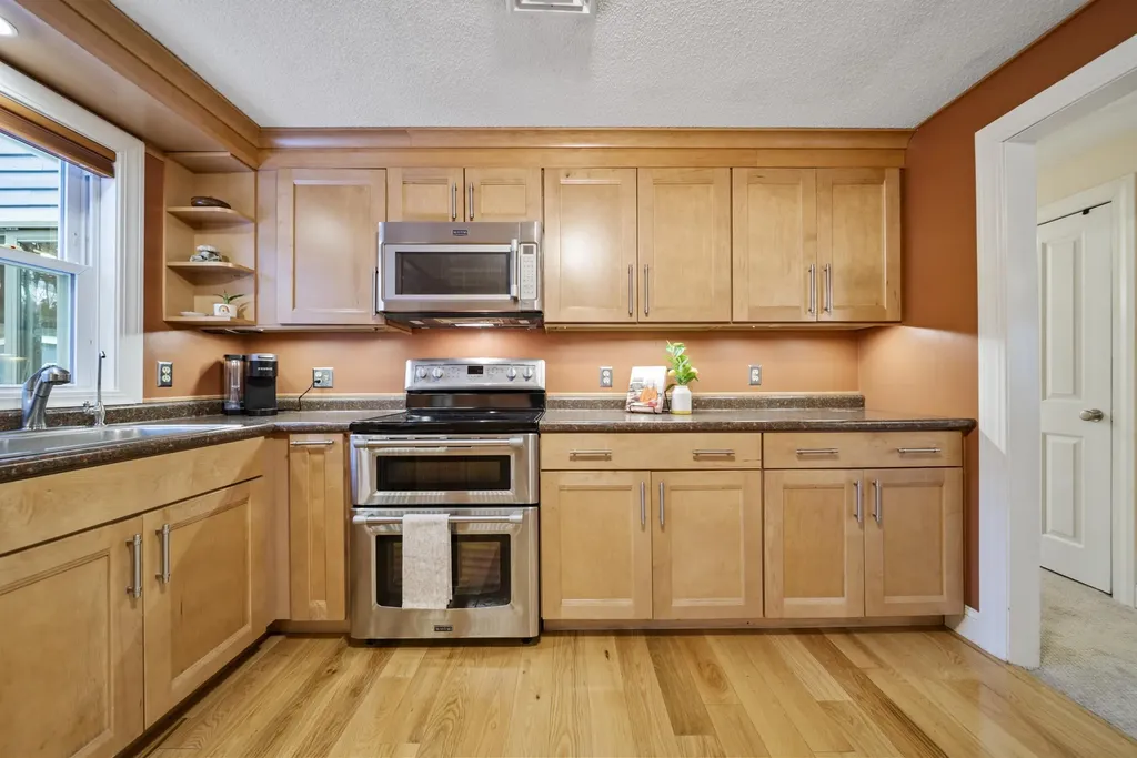 22 Winter Hill Road Goffstown NH 03045