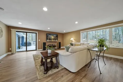 22 Winter Hill Road Goffstown NH 03045