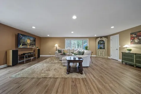 22 Winter Hill Road Goffstown NH 03045