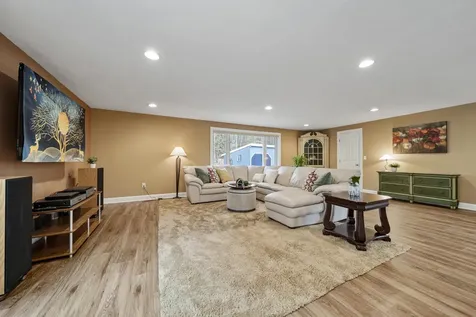 22 Winter Hill Road Goffstown NH 03045