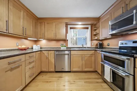 22 Winter Hill Road Goffstown NH 03045