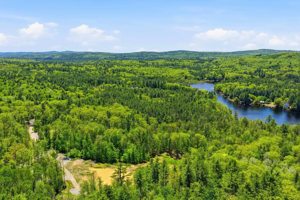 Mountain Road Gilmanton NH 03837