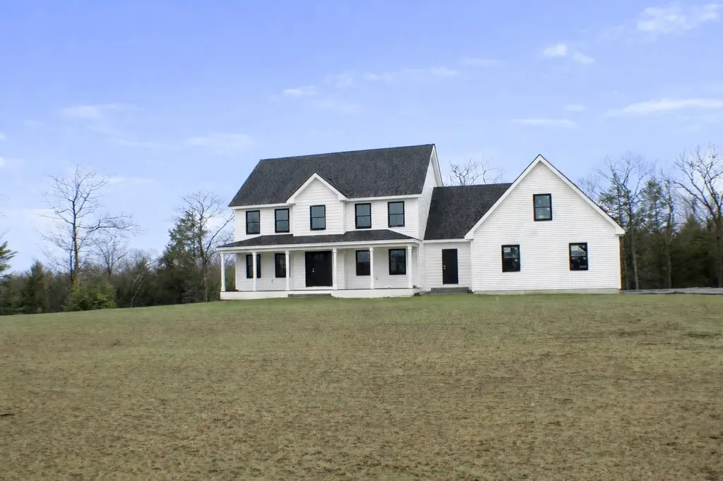27 Tyler Avenue Epsom NH 03234