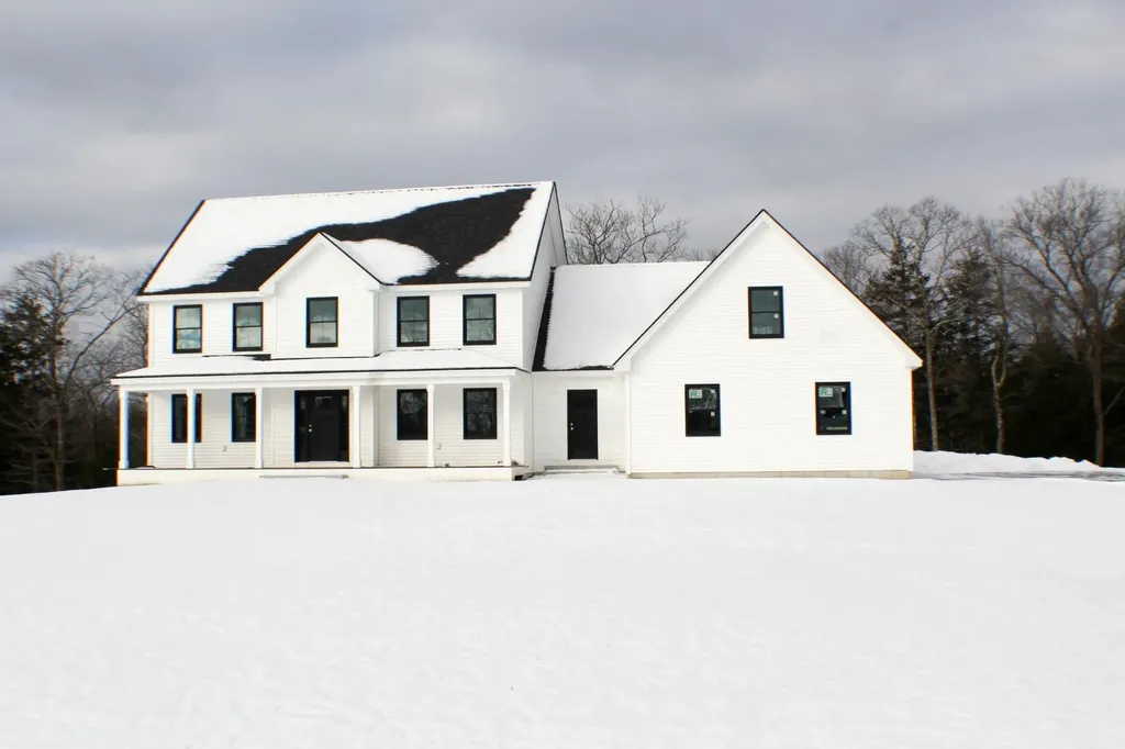 27 Tyler Avenue Epsom NH 03234