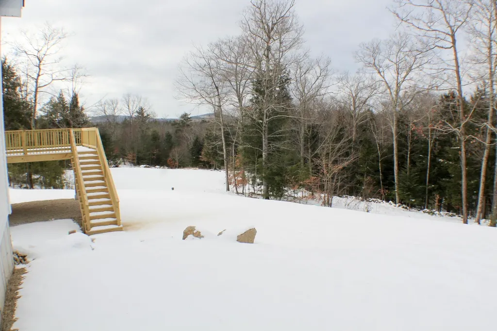 27 Tyler Avenue Epsom NH 03234