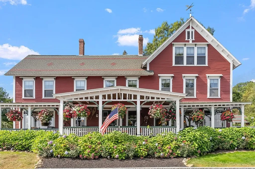 100 Lower Bay Road Sanbornton NH 03269