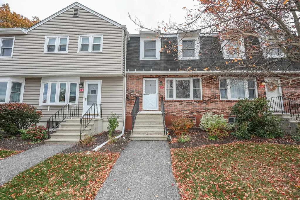 1 Oakwood Lane Goffstown NH 03045