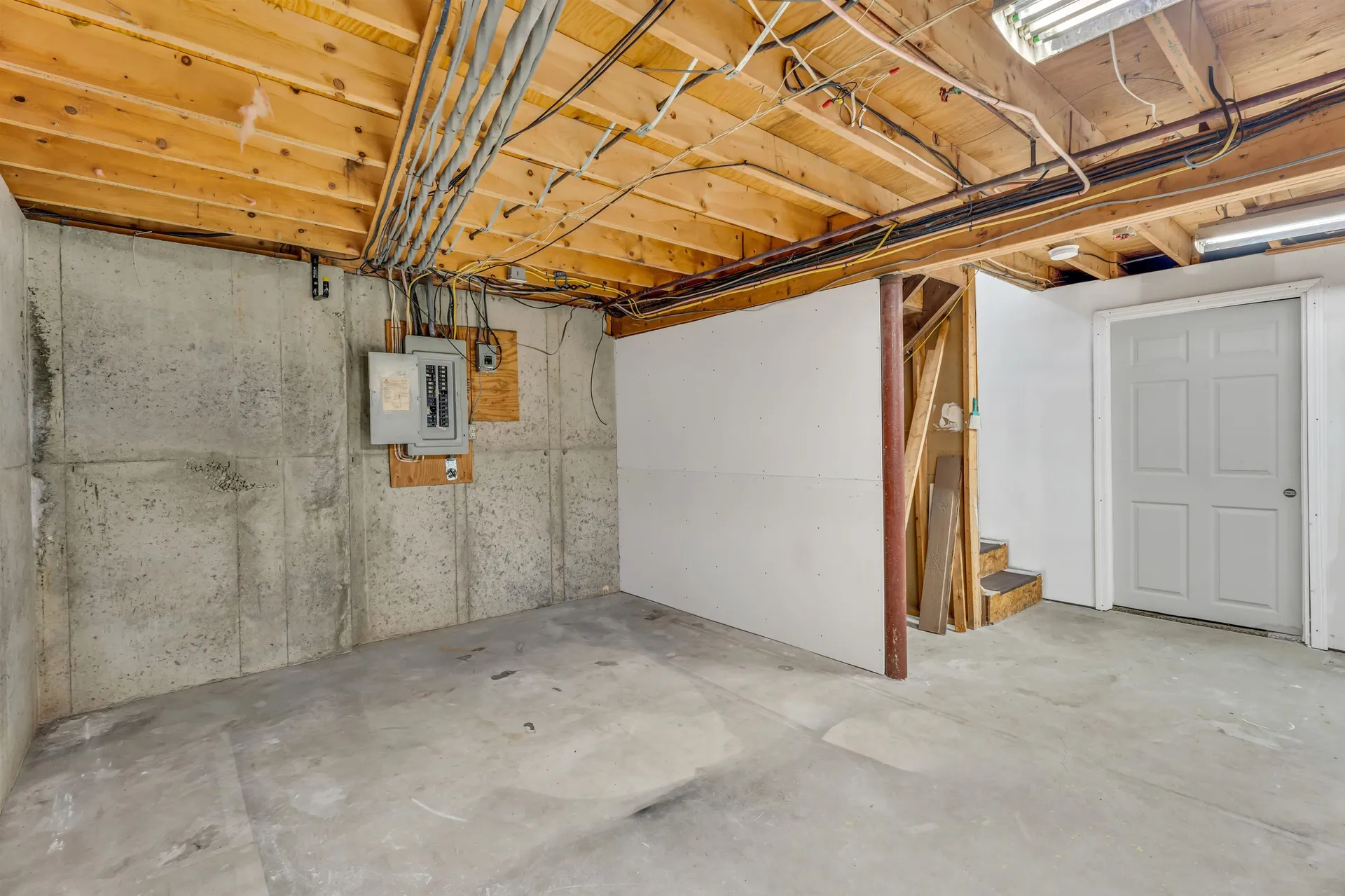 10 Kingston Court Merrimack NH 03054