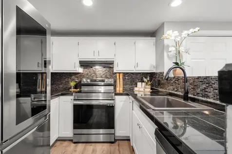 10 Kingston Court Merrimack NH 03054