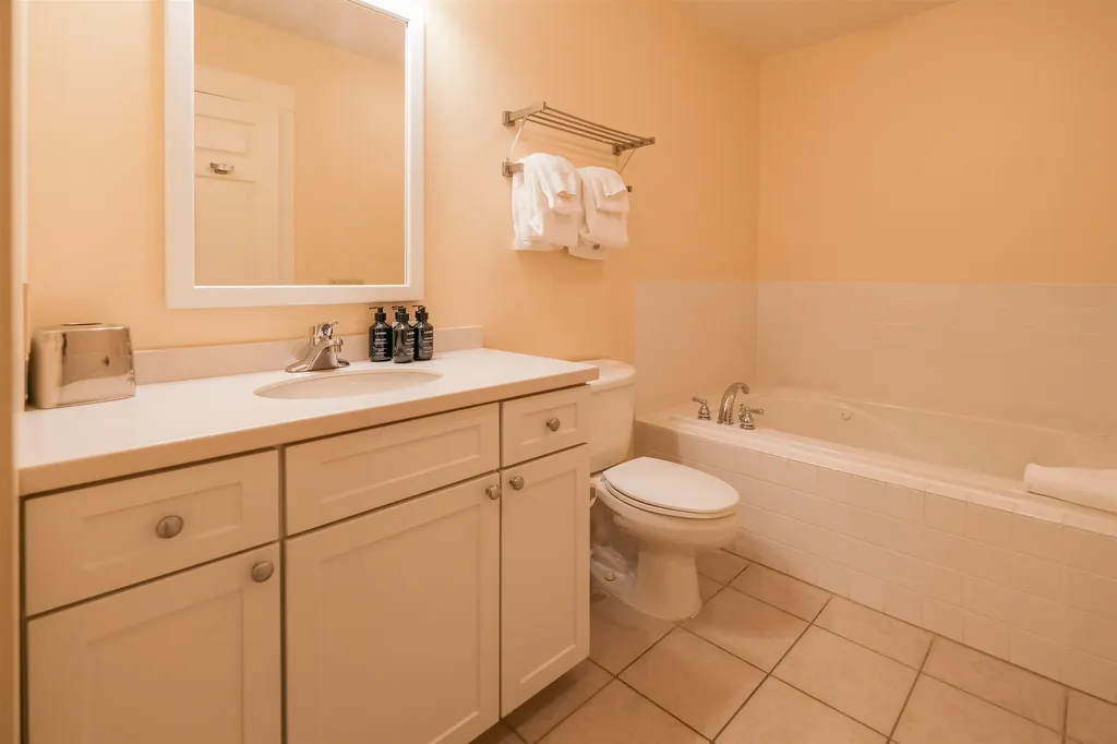 238 Q1 Jackson Gore Inn Ludlow VT 05149