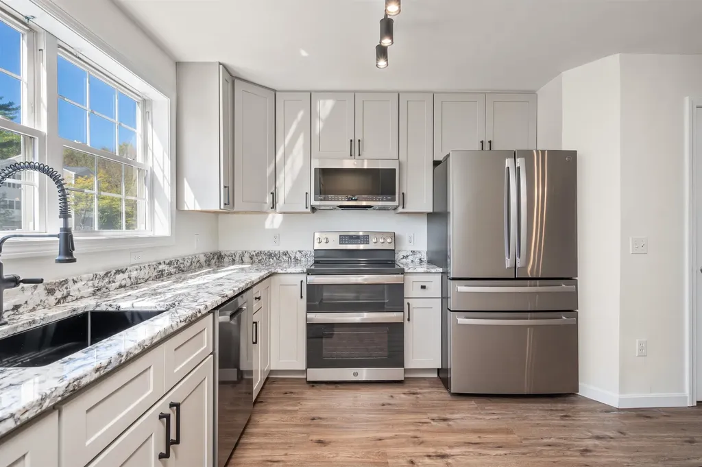 19 Dillon Way Laconia NH 03246