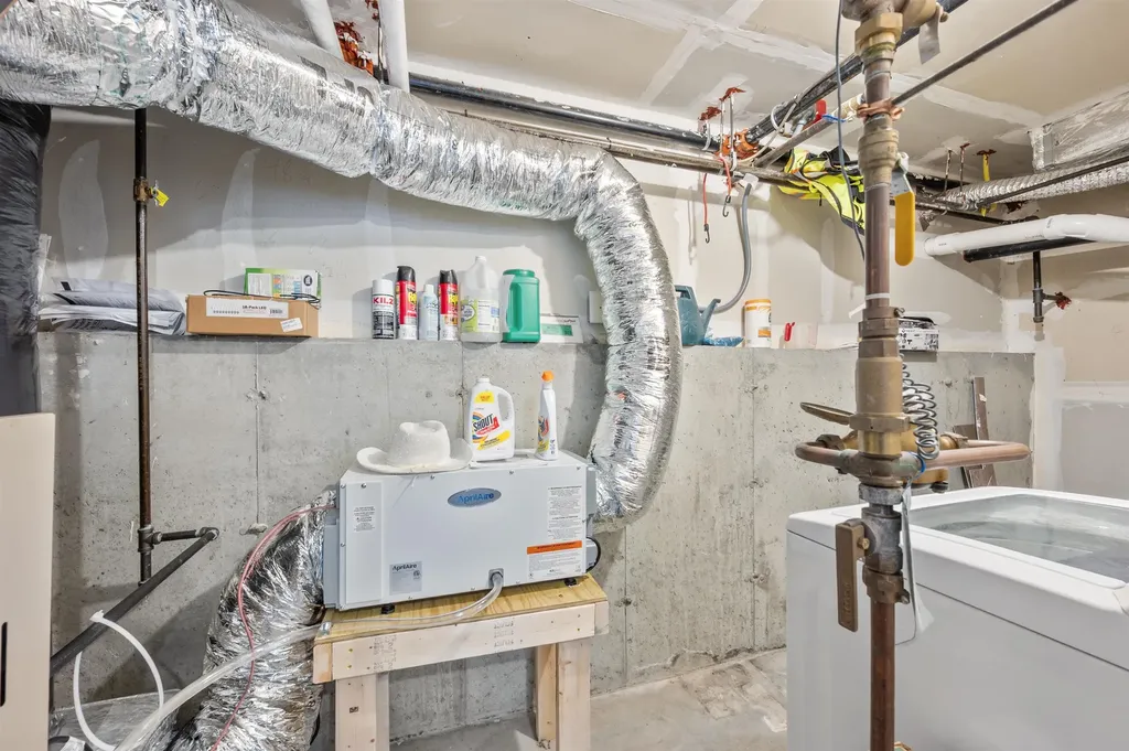 19 Dillon Way Laconia NH 03246