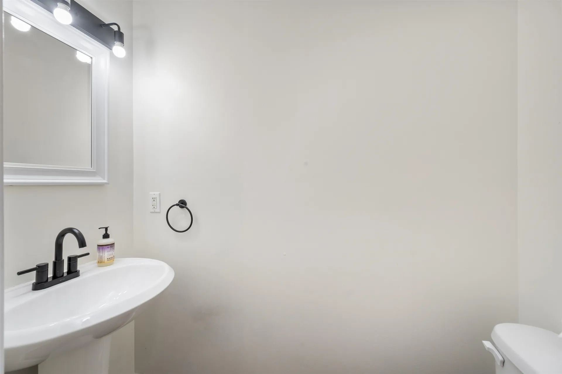 19 Dillon Way Laconia NH 03246