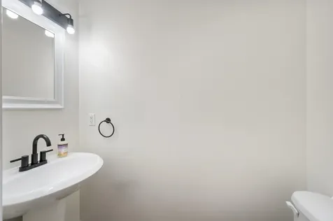 19 Dillon Way Laconia NH 03246