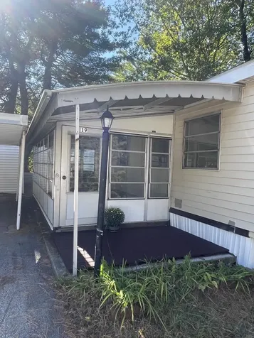 19 Embassy Avenue Hooksett NH 03106