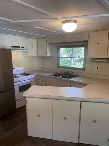 19 Embassy Avenue Hooksett NH 03106