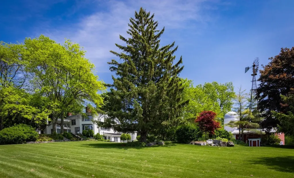 1028 Converse Bay Road Charlotte VT 05445-0000