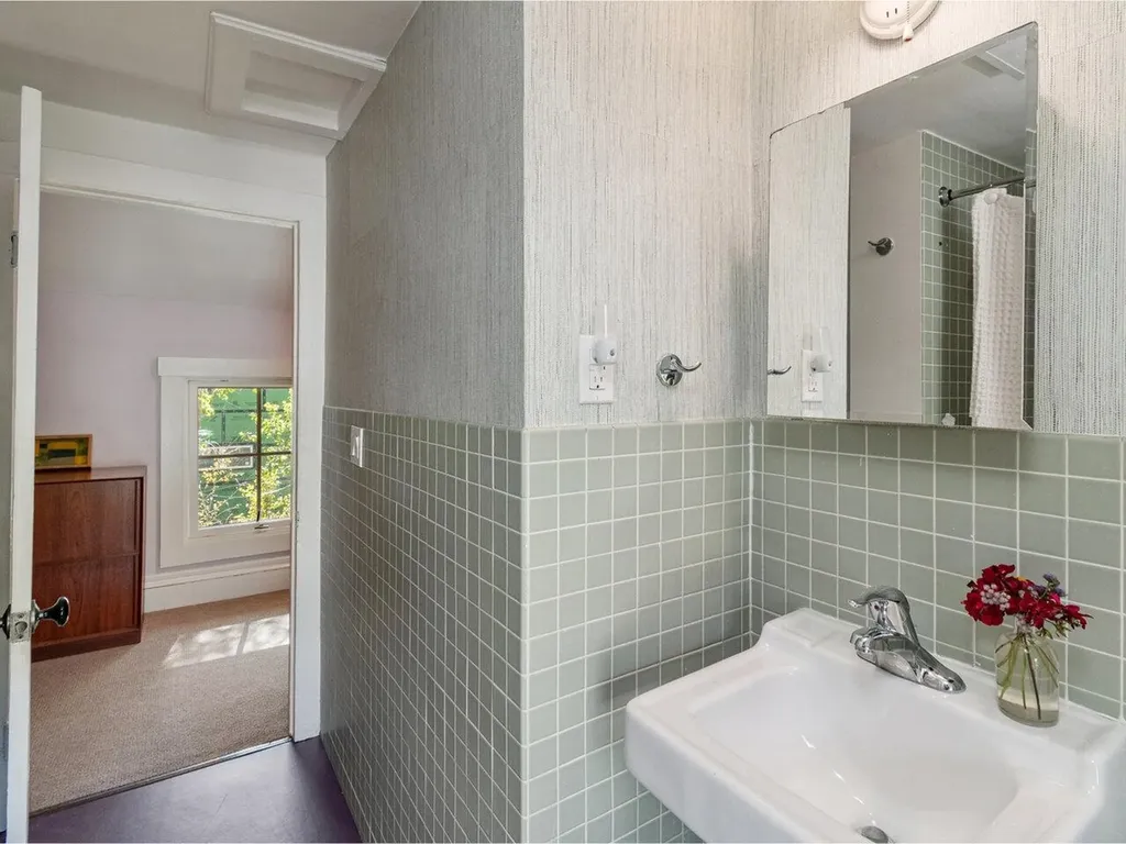 49 Mansfield Avenue Burlington VT 05401