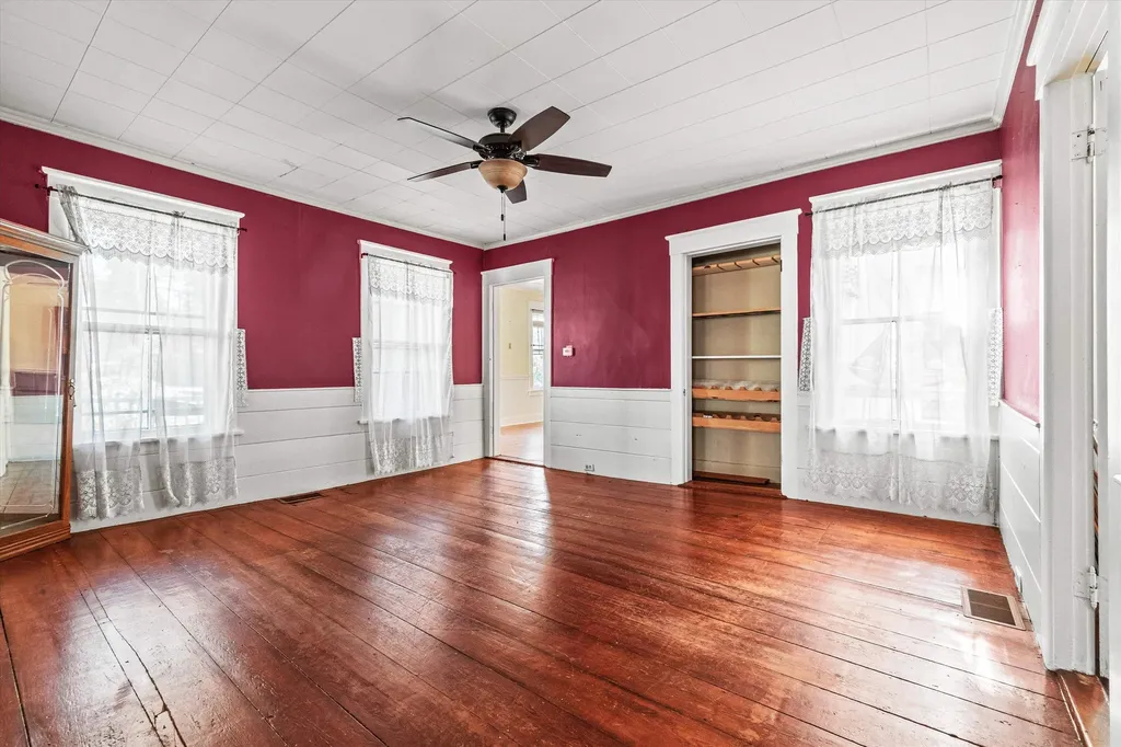 12 South Mast Street Goffstown NH 03045