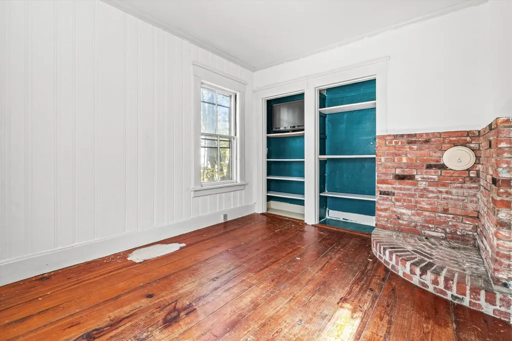 12 South Mast Street Goffstown NH 03045